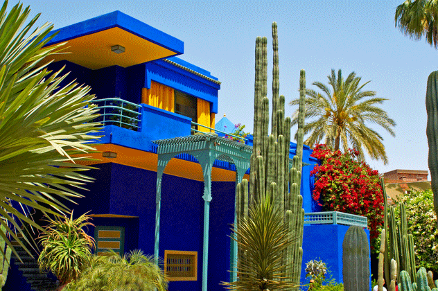 El Jardin Majorelle en Marrakech es famoso por sus exuberantes acentos azules. © Aurore Kervoern / Getty Images