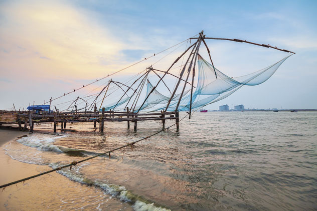 Redes de pesca en Fort Kochi, saiko3p/Shutterstock
