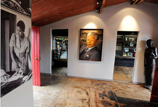 Interior de la vieja casa de Nelson Mandela en Soweto, Sudáfrica © www.mandelahouse.com