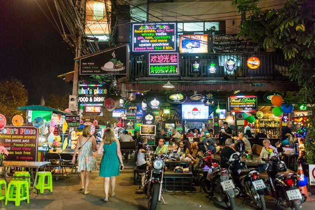 Vida nocturna en el casco viejo, Chiang Mai, Tailandia © Alexander Mazurkevich / Shutterstock