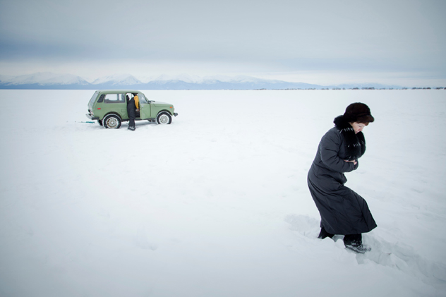 Residerentes de Severobaikalsk cruzando el lago Baikal, Siberia, Rusia © Philip Lee Harvey / Lonely Planet