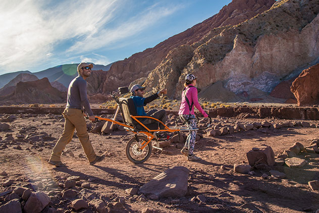 Turismo sostenible: diversidad. Con Wheel the World los viajeros con discapacidad pueden viajar a destinos tan remotos como el desierto de Atacama, en Chile
