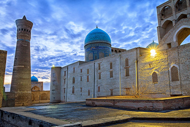 Uzbekistán y los puntos de interés de la Ruta de la Seda: mezquita y minarete Kalon en Bujará