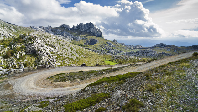 ¿Algún lugar para lanzarse a un épico viaje por carretera? Por ejemplo, esta histórica carretera en el norte de Dalmacia © Marin Tomas/Getty Images