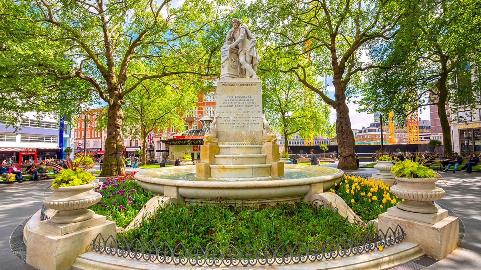 Estatua de William Shakespeare en el Poets' Corner, Abadia de Westminster