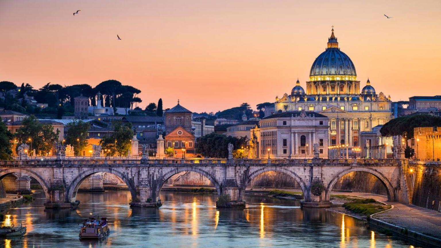 Ponte Sant'Angelo y la basílica de San Pedro © Michael Abid / 500px