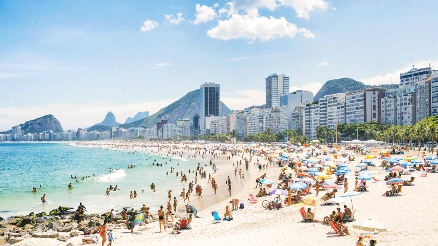 Encuentra tu propio paraíso de arena en una de las hermosas playas de Brasil. © lazyllama / Shutterstock