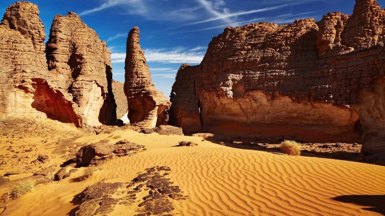 Acantilados de arenisca en el desierto del Sahara, Tassili N'Ajjer, Argelia