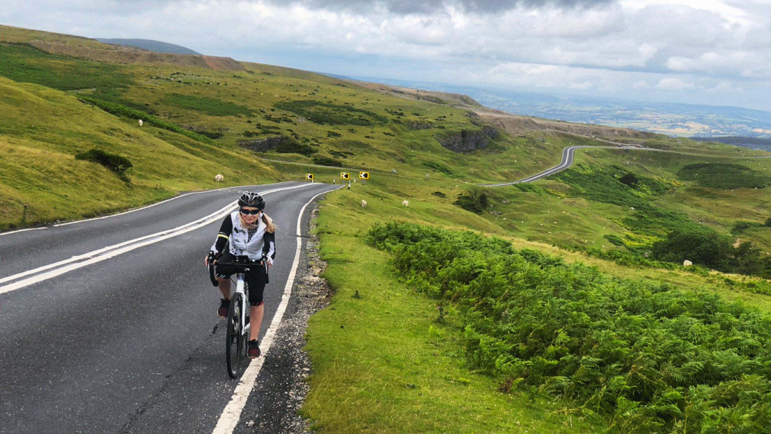 Ciclismo por las ruta de Gales. 