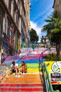 Escaleras de colores en Cours Julien.