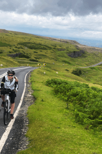Ciclismo por las ruta de Gales. 