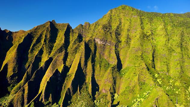 Vista aérea de la costa Na Pali, en Kauai, Hawái, EE UU