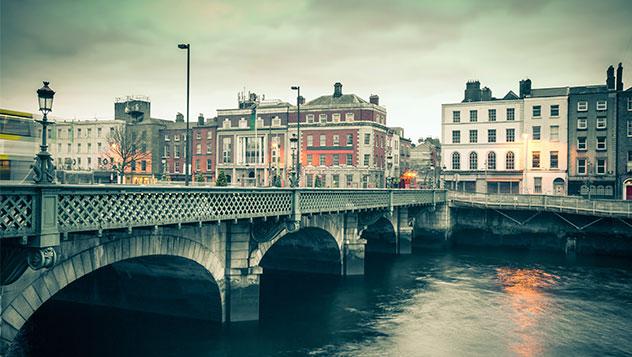 Puente O'Conell en Dublín, Irlanda
