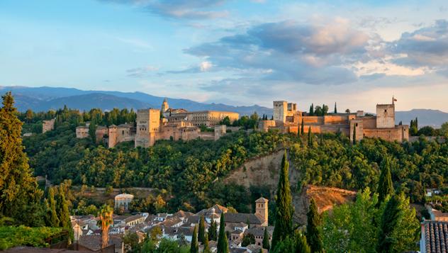 La Alhambra de Granada desde el mirador de San Nicolás © Pete Seaward / Lonely Planet 