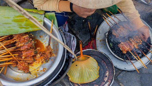 Comida callejera en Hoi An, Vietnam