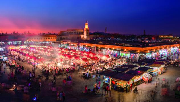 Yamaa el Fna, la plaza principal de Marrakech, Marruecos