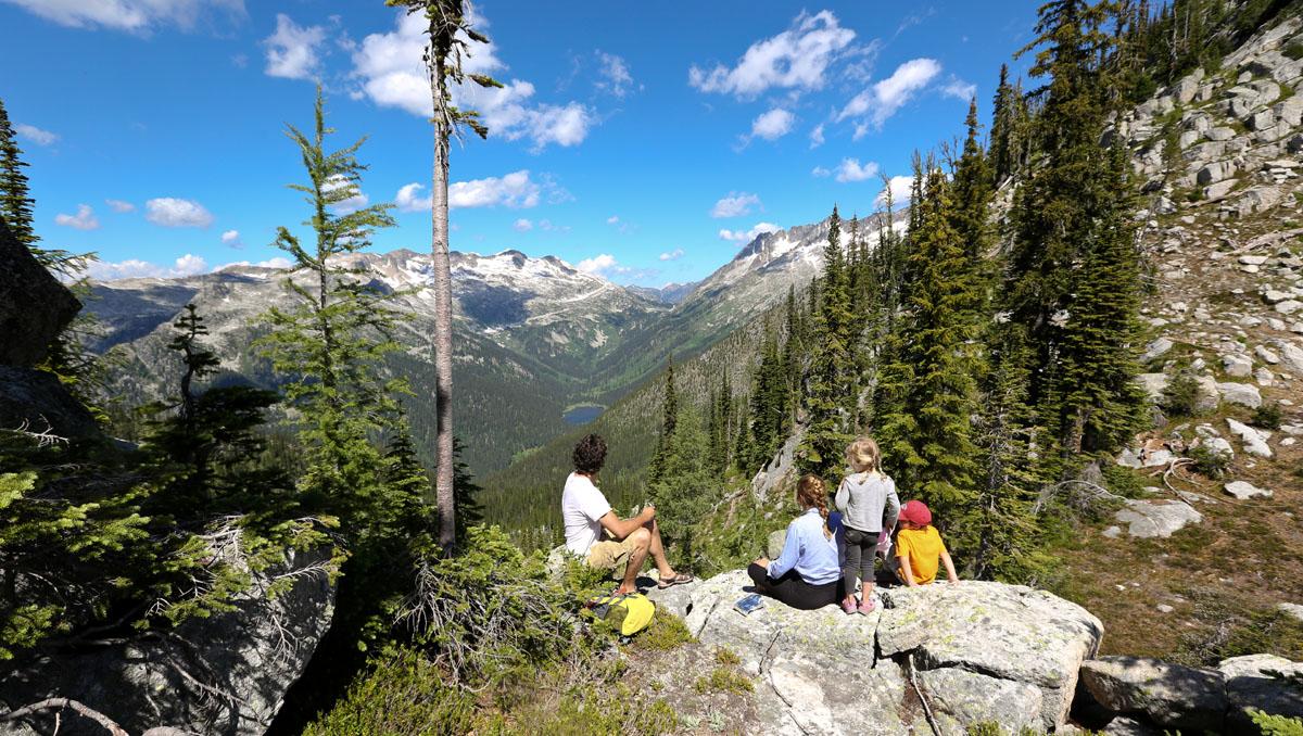 El primer ministro Justin Trudeau y su familia en las Montañas Rocosas, Columbia Británica, Canadá