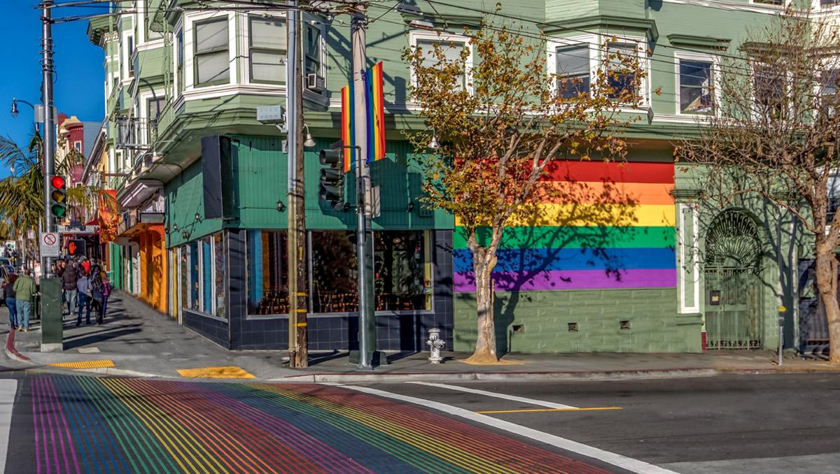 Cruce de Castro St y 18th St, Castro, barrio gay de San Francisco, EE UU