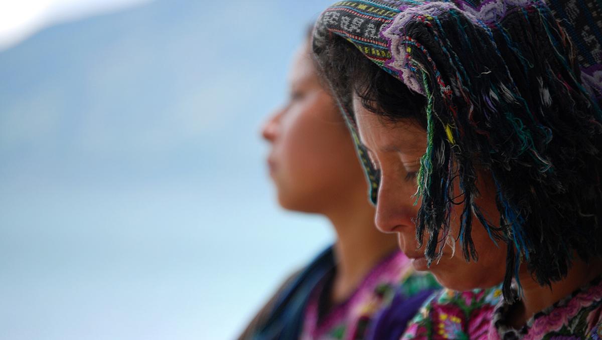 Mujeres en el lago Atitlán, Guatemala