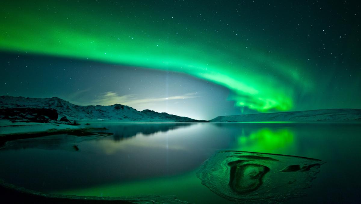Aurora boreal en Reikiavik, Islandia