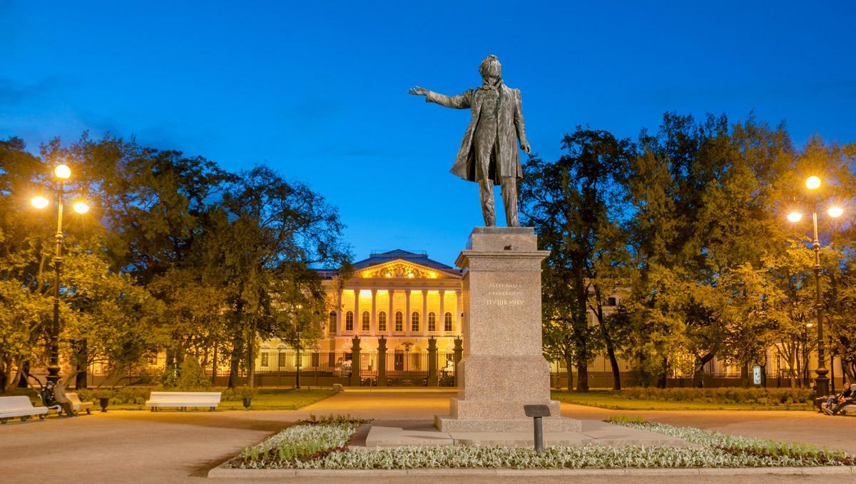 Escultura de Alexander Pushkin, San Petersburgo, Rusia