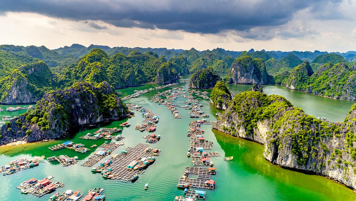 Pueblos flotantes de la isla de Cat Ba, Vietnam
