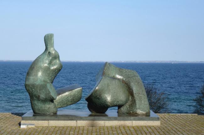 'Two Piece Reclining Figure No.5', de Henry Moore, Louisiana, Dinamarca
