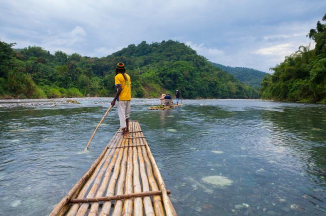 Paseo en balsa de bambú en Río Grande (Great River), Jamaica