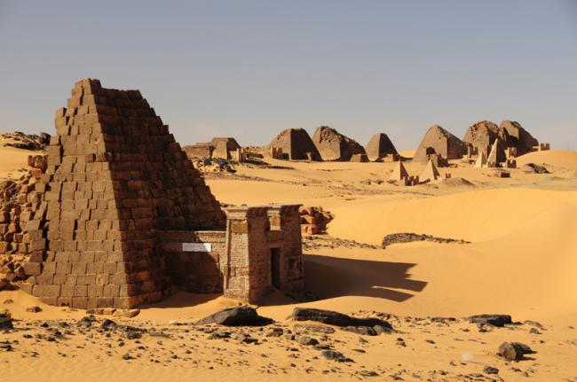 Pirámides Meroe, Begrawiya, Sudán