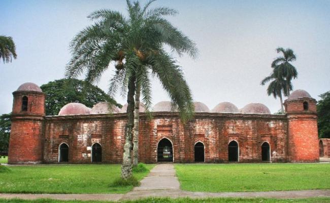 Mezquita de los Sesenta Pilares, Bagerhat, Bangladés.