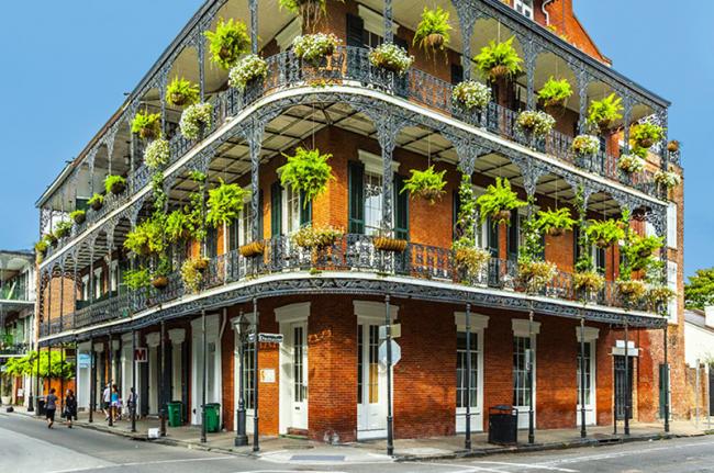 La bulliciosa calle del Barrio Francés, Nueva Orleans, costa este de EEUU