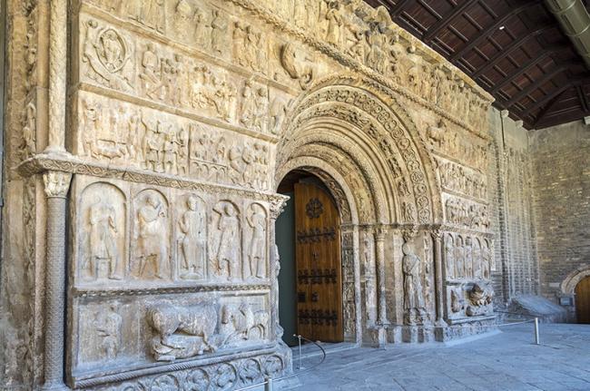Portada del Monasterio de Santa Maria de Ripoll, Cataluña, España