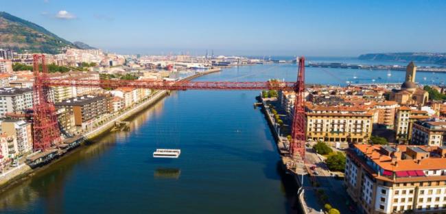 Vista panorámica del puente colgante de Portugalete, Vizcaya 