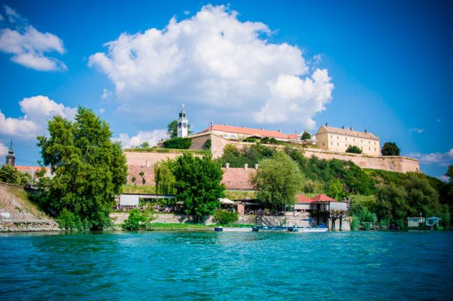 Fortalezz de Petrovaradin, a las orillas del Danubio. 
