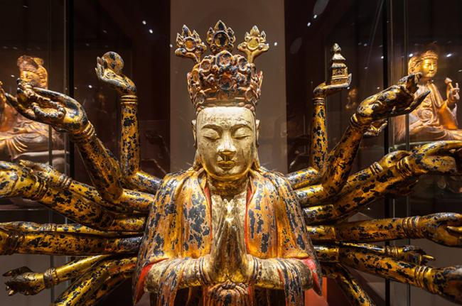 Museo de las Civilizaciones Asiáticas, estatua de Buda