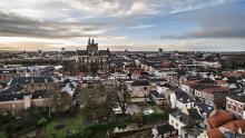 Vista de la ciudad de Den Bosch con la catedral de San Juan al fondo, Brabante, Países Bajos. 