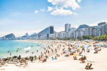 Encuentra tu propio paraíso de arena en una de las hermosas playas de Brasil. © lazyllama / Shutterstock