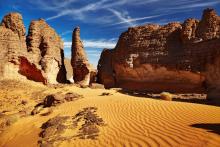 Acantilados de arenisca en el desierto del Sahara, Tassili N'Ajjer, Argelia