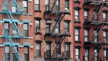 Los edificios decimonónicos del Lower East Side lucen ese distintivo entramado de escaleras de incendios © SpiroviewInc / Shutterstock.