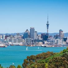 La Sky Tower, protagonista del skyline de Auckland, Nueva Zelanda