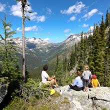 El primer ministro Justin Trudeau y su familia en las Montañas Rocosas, Columbia Británica, Canadá