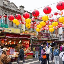 La calle Dihua durante el periodo del Año Nuevo chino, Taipei.