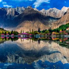 Lago Skardu, Pakistán.