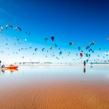 Kite surf en la playa de Essaouira, © Szymon Barylski/Shutterstock