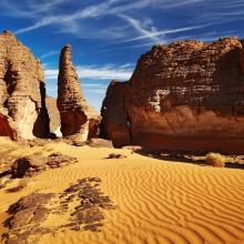 Acantilados de arenisca en el desierto del Sahara, Tassili N'Ajjer, Argelia