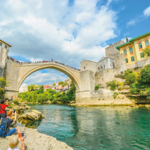 A punto de saltar en Mostar. Kirk Fisher/Shutterstock ©