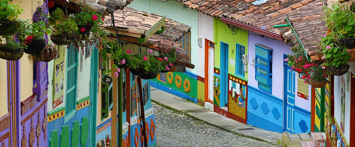 Bajorrelieves coloreados de Guatapé, Colombia