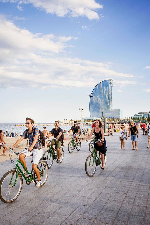 Pasear en bicicleta por Barcelona