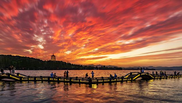 Lago Oeste al anochecer, Hangzhou, China © Haitao Zhang / Getty Images