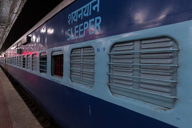 Tren nocturno en la India. Viaje sostenible Lonely Planet